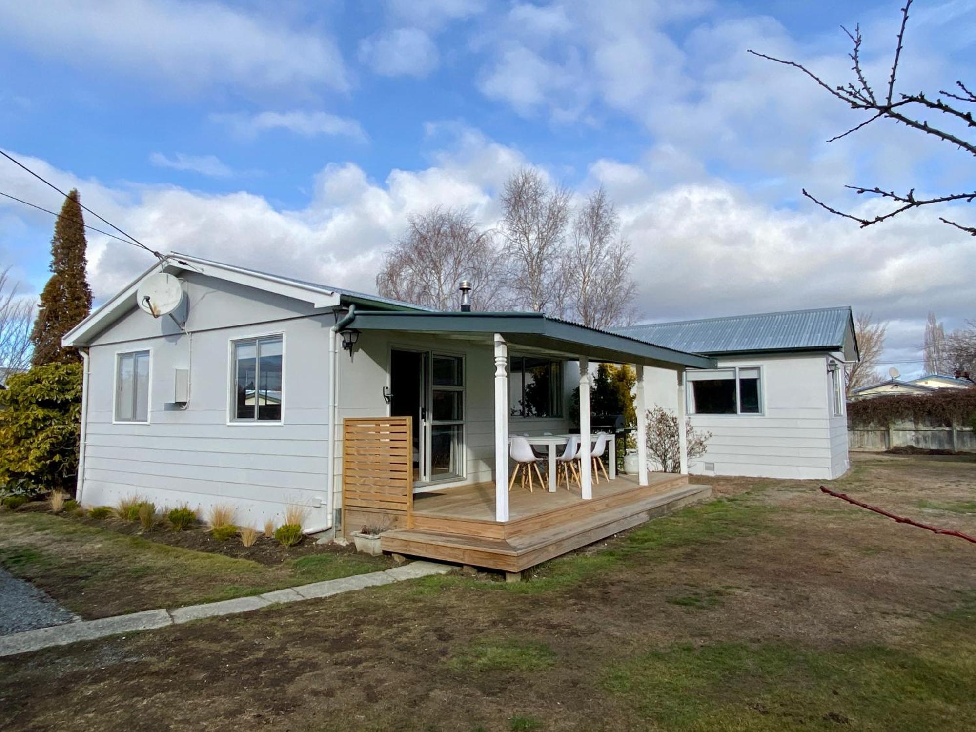 Villa On The Door Step Of Town Twizel Esterno foto